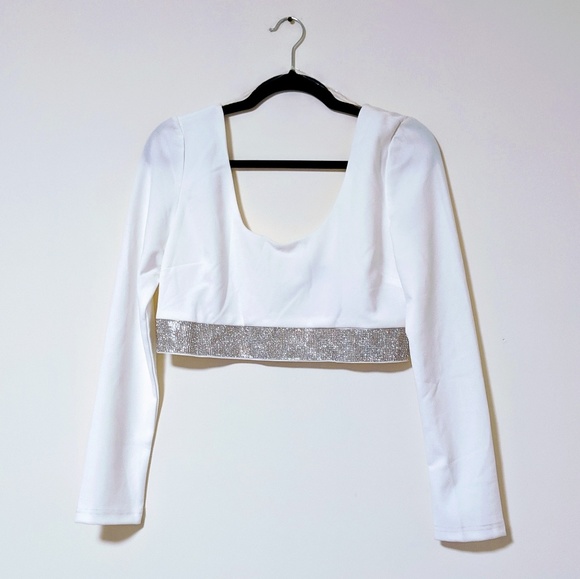 AKIRA Tops - ✨MOVING 6/1✨Akira White Crop Top